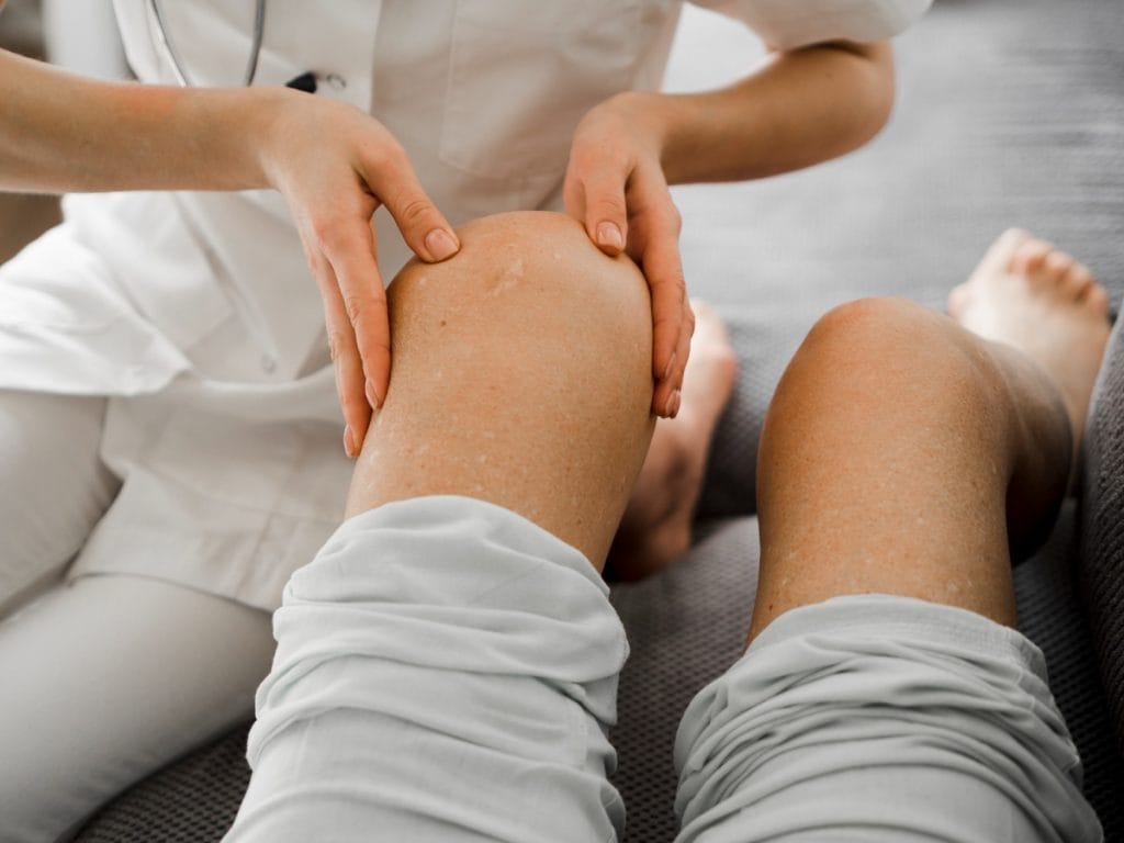 Diz çevresine nazik bakım uygulaması